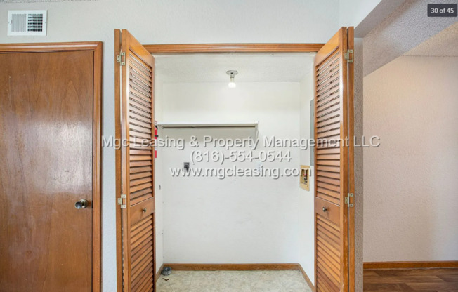 224-234 NW Woods Chapel Rd