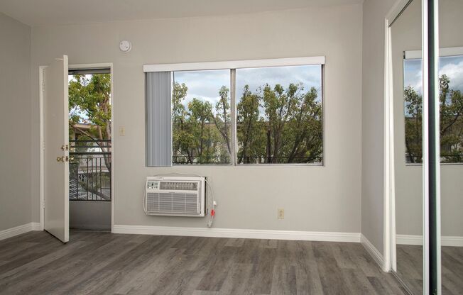 Studio, 1 bath, 344 sqft, $1,595, Unit 32