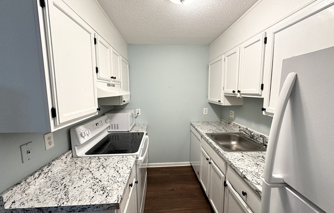 2 beds, 1 bath, 829 sqft, $1,900, Unit 227