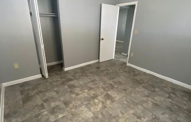 2 beds, 1 bath, $1,900, Unit 1801-204