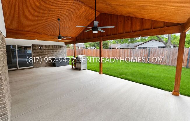 12372 High Meadow Dr - Spacious 4 Bedroom Rental Home in Dallas, TX with Fenced Backyard, Kitchen Island and Covered Patio