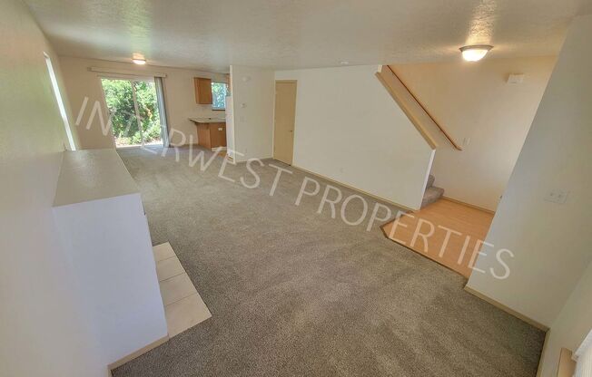 *HOLIDAY PROMO*1ST MONTH'S RENT FREE* 4 Bedroom Home Near Brentwood Park w/Garage, Fenced Yard & Gas Fireplace