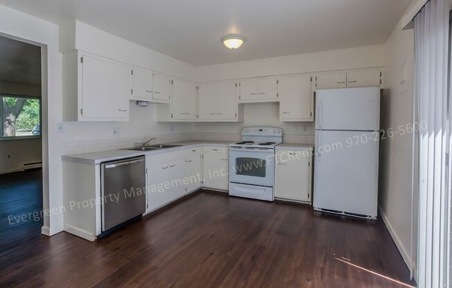 2 beds, 1.5 baths, 978 sqft, $1,450, Unit 02