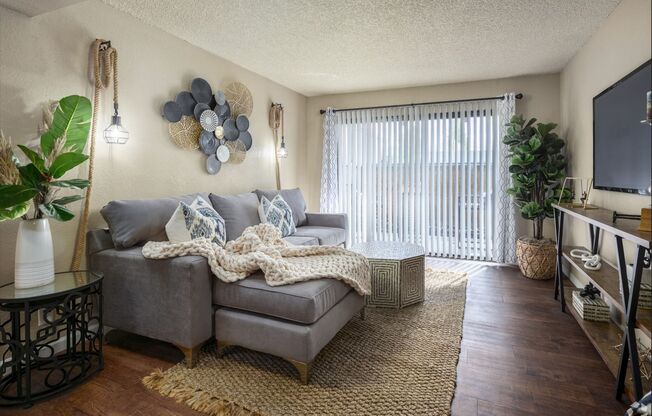 2 beds, 1 bath, 861 sqft, $1,695, Unit 33