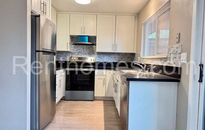 Mira Mesa, 9405 Gold Coast Dr #A8, Remodeled, Wd Floors, Quartz Counters, Stainless Steel Appliances.