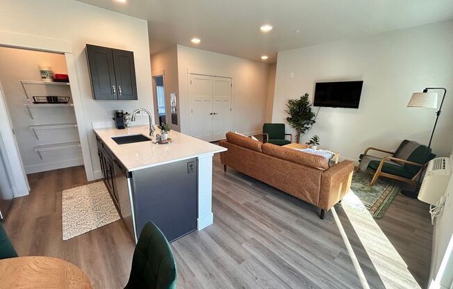 2 beds, 2 baths, 900 sqft, $1,850, Unit 111 (STR)