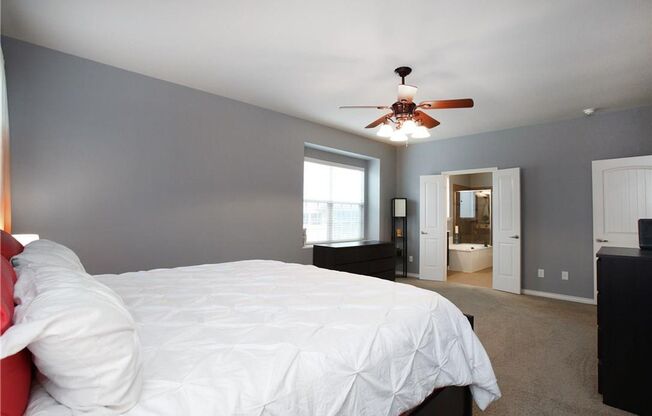 Beautiful home with soaring ceilings that feeds into Frisco ISD! 4 Bedroom and 2.1 Baths
