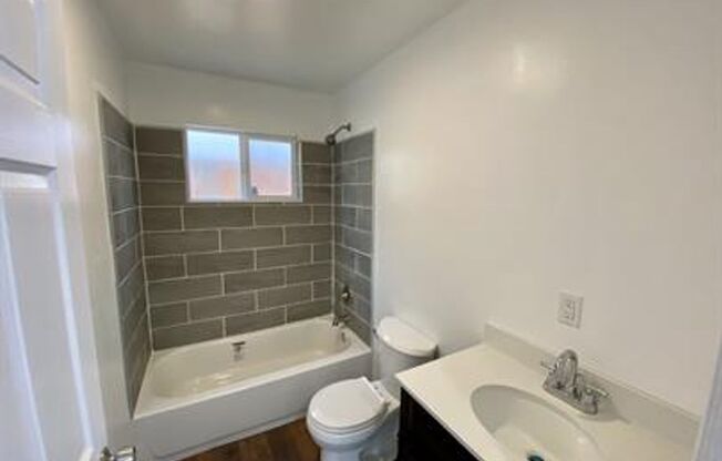 2 beds, 1 bath, $2,495, Unit Unit B