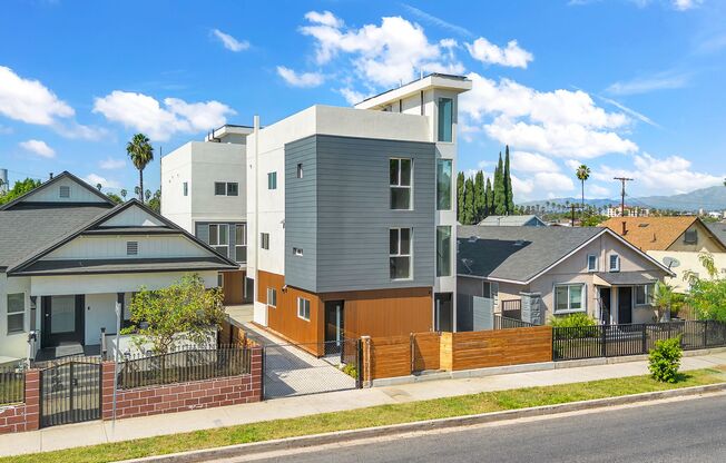 659 661 S SOTO ST