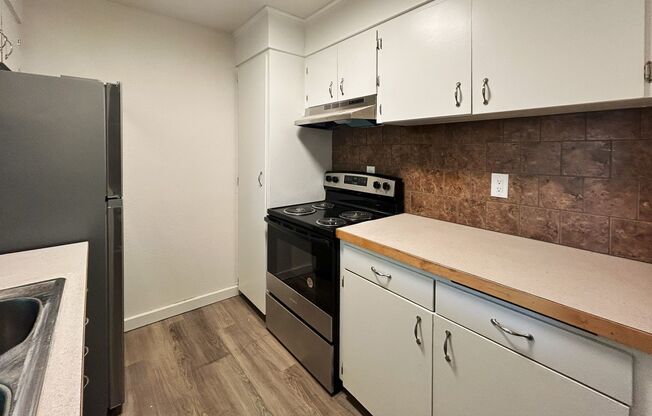 1 bed, 1 bath, 600 sqft, $999, Unit 16