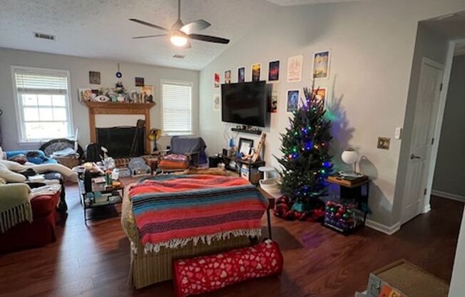 3 beds, 2 baths, $2,600