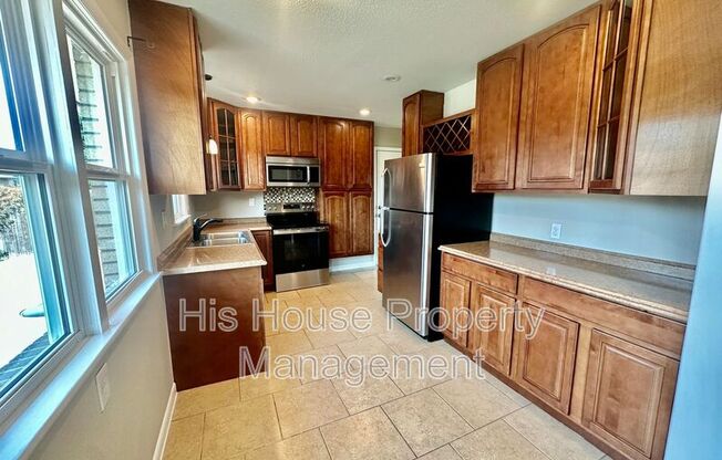 2806 W 12 ST RD