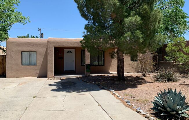 Lovely 3 Bedroom, 2 Bath Near Kirtland AFB!