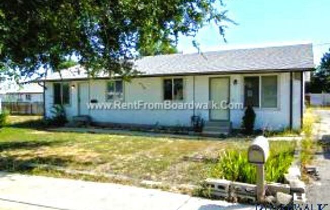 2 beds, 1 bath, 832 sqft, $1,375