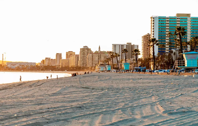 Remodeled Condo blocks form Beach & Downtown Long Beach!