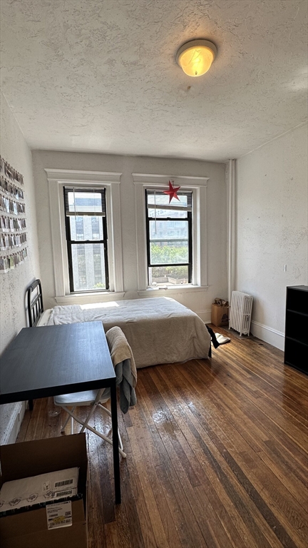 2 beds, 1 bath, $3,200, Unit 12