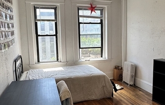 2 beds, 1 bath, $3,200, Unit 12