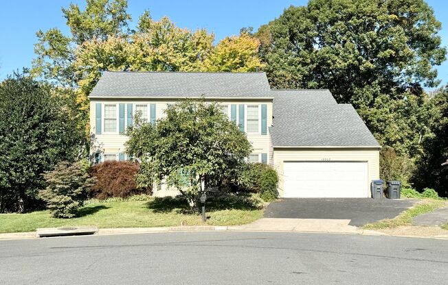 GORGEOUS COLONIAL IN WOODBRIDGE!