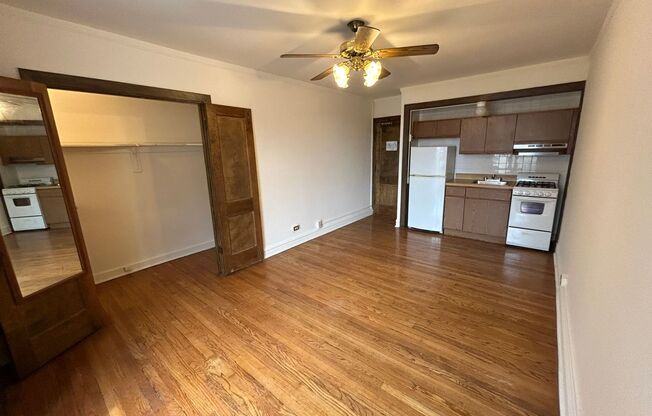 Studio, 1 bath, 320 sqft, $1,395, Unit 225-401