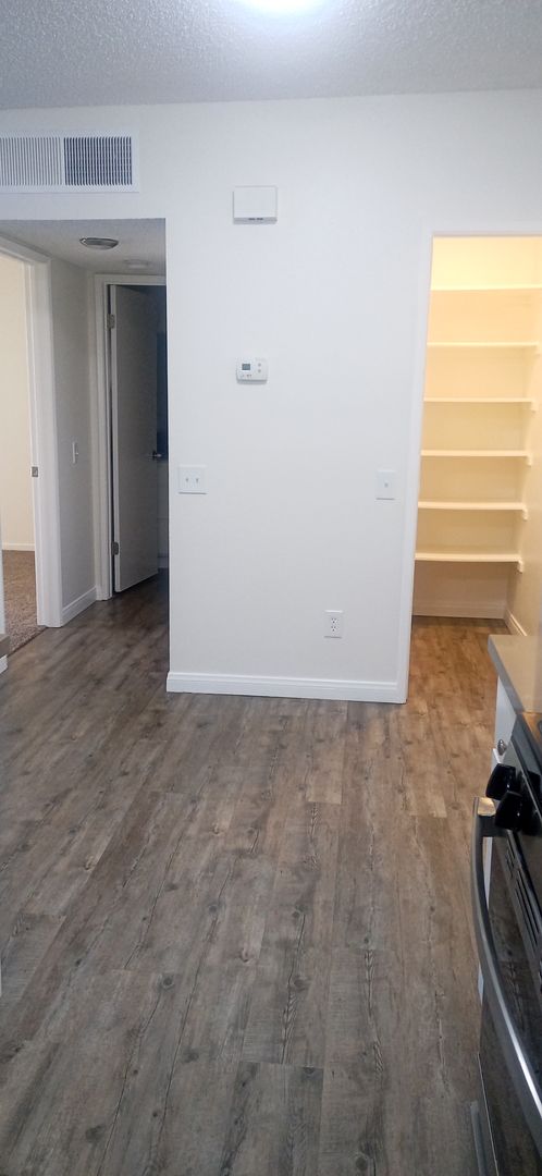 1 bed, 1 bath, 665 sqft, $2,050, Unit 212