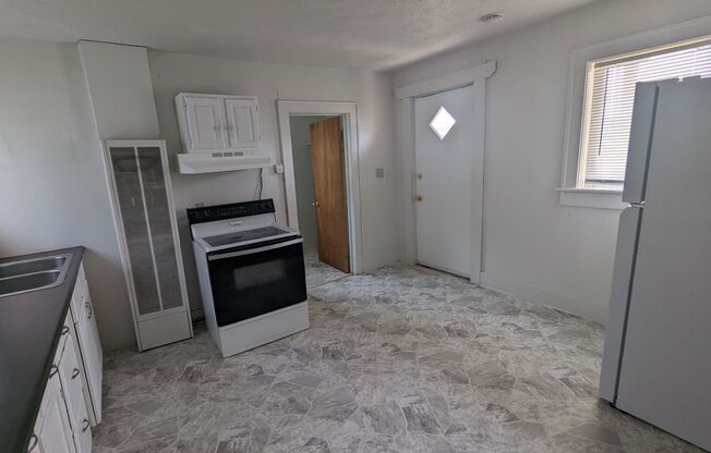 1 bed, 1 bath, $950, Unit APT 5