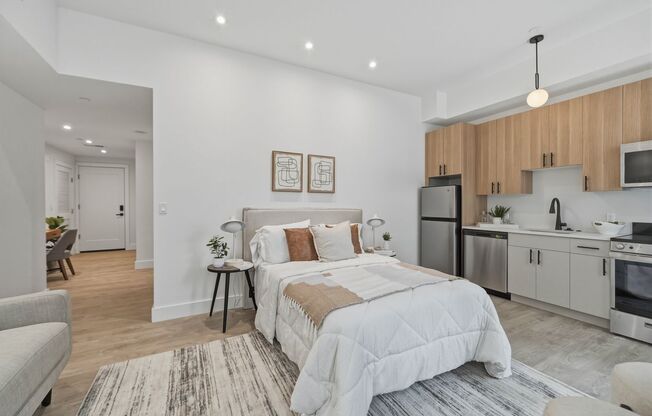 Studio, 1 bath, 675 sqft, $1,575