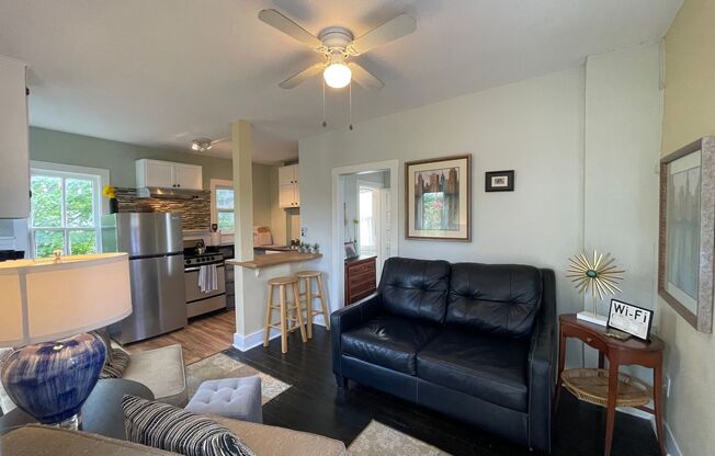 1 bed, 1 bath, $895, Unit # 3