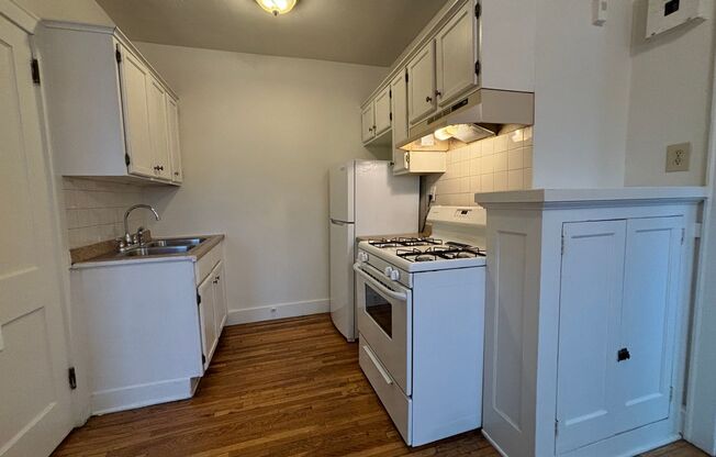 Studio, 1 bath, 455 sqft, $949, Unit 108