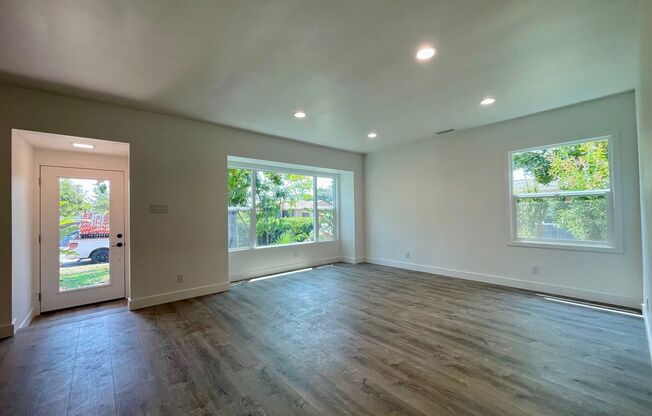 Fully Remodeled 4 Bedroom 2.5 Bathroom in La Mesa!