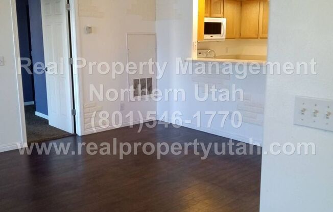 2 Bed 2 Bath Condo in Clearfield Available!