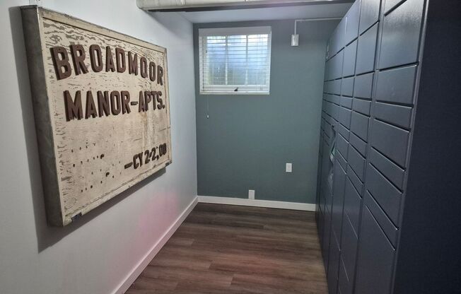 2 beds, 1 bath, 901 sqft, $1,990, Unit 15