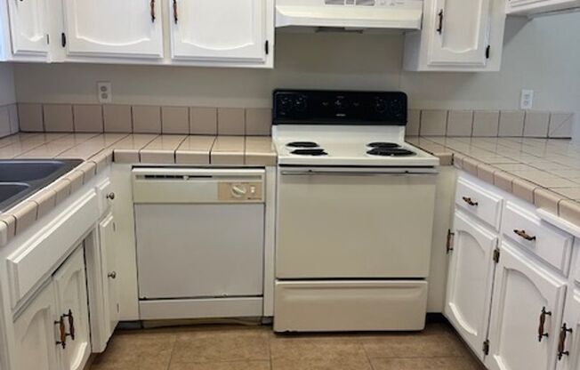 2 beds, 1.5 baths, $1,125, Unit 31