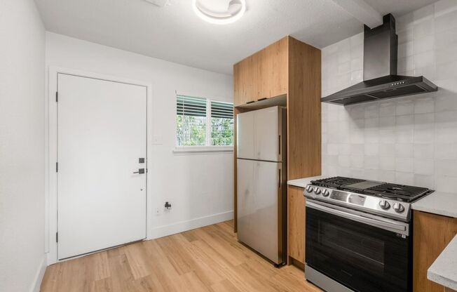 CrestHaus Apartments	- ARG LO