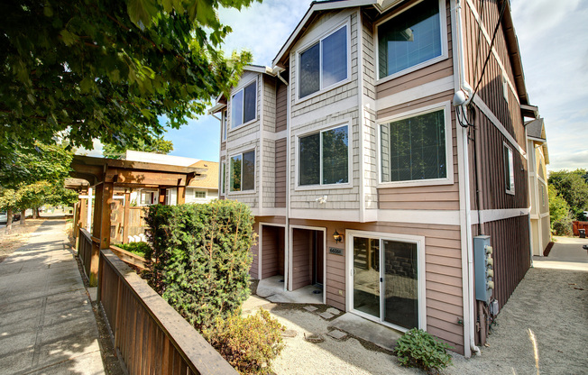 Well maintained 3 bedroom 2 bath town home in Georgetown