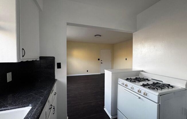 1 bed, 1 bath, 602 sqft, $1,700, Unit D