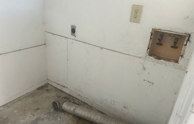 5007 Meandering Unit A - 2/Bed 1.5/Bath - $1350/month
