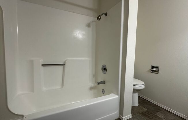 2 beds, 1 bath, 840 sqft, $1,295, Unit 24