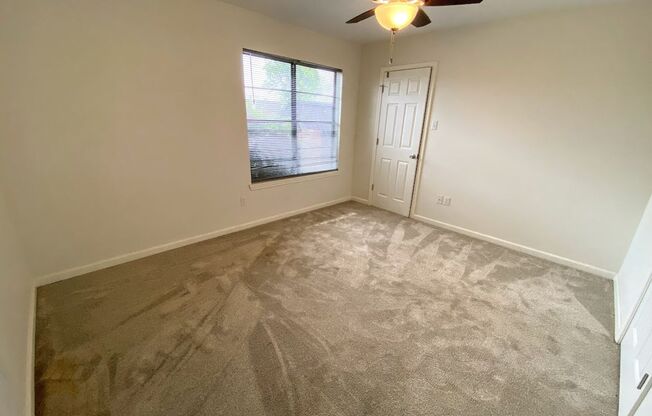 2 beds, 1 bath, 700 sqft, $800, Unit A1