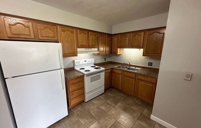 2 beds, 1 bath, 754 sqft, $750, Unit #8