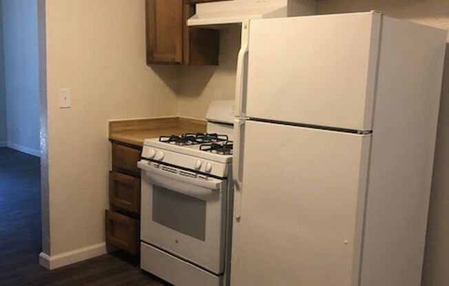 2 beds, 1 bath, 825 sqft, $1,300, Unit 124