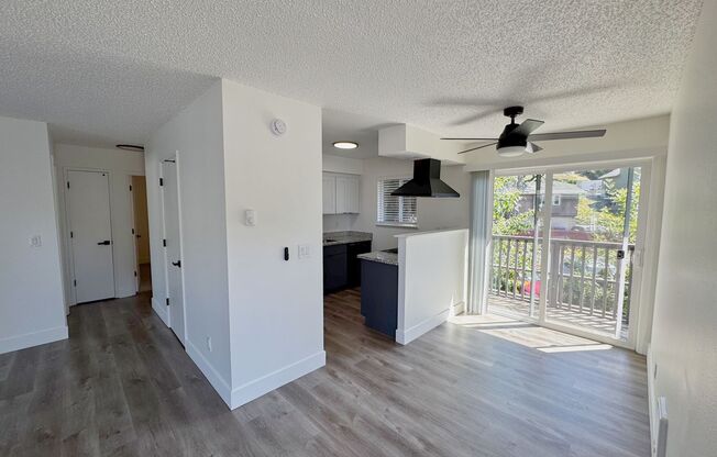 2 beds, 1 bath, 890 sqft, $1,455, Unit 24