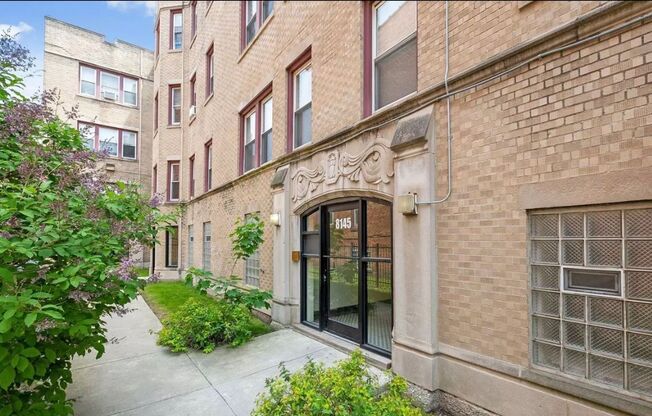 8139-8145 S Maryland Ave