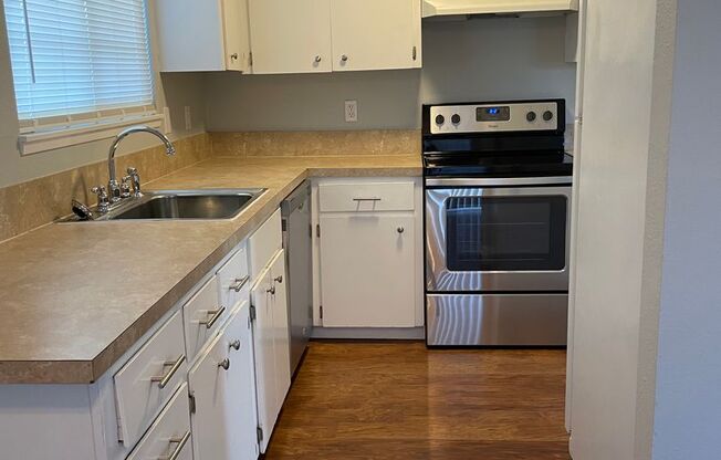 2 beds, 1 bath, 945 sqft, $1,500, Unit 102