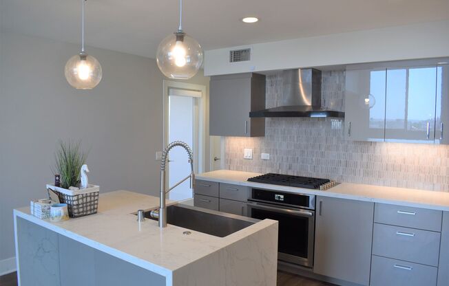 2 bedroom 2.5 bath Townhome, walking distance to Shelter Island