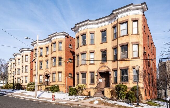 14 ESSEX ST