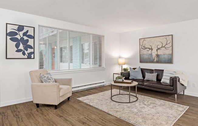 2 beds, 1 bath, 716 sqft, $1,695, Unit 14