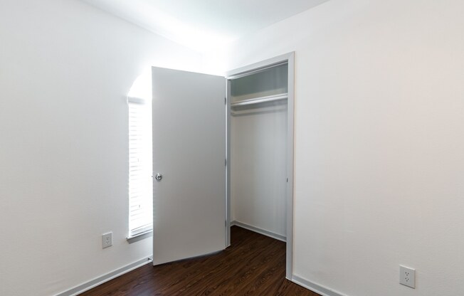 2 beds, 2 baths, $1,749, Unit 1901B