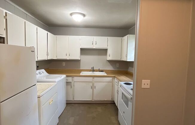 2 Bedroom/1 Bath Duplex at 423 Cedar Valley Dr. Convenient to Nolensville Pike, shops and restaurants