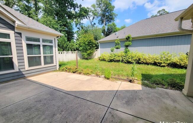 8011 PARKNOLL DR