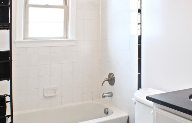 THE BROOKLAND |Top Floor Apt in Boutique Bldg |1 Bd | Full of Sunshine